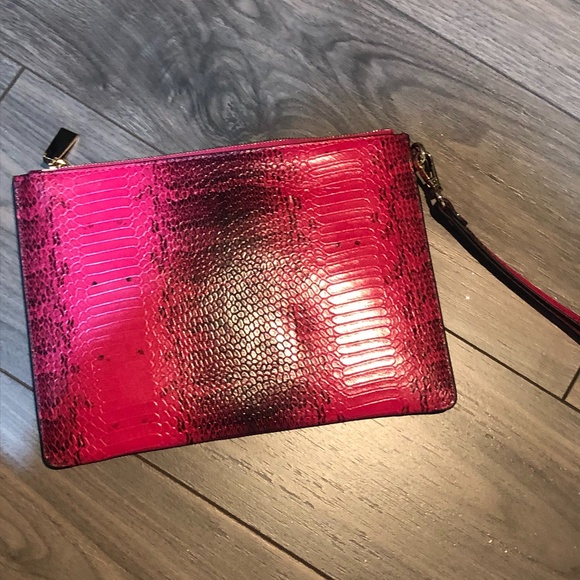 Michael Kors wristlet - Picture 2 of 3